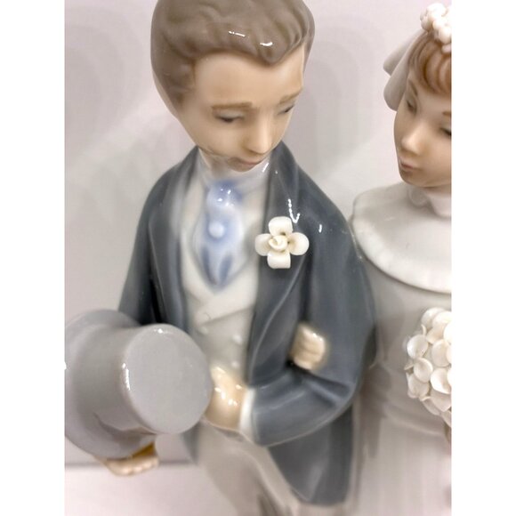 Lladro 4808 Wedding Couple Figurine 8" Bride & Groom With Bouquet Cake Topper - Picture 5 of 11